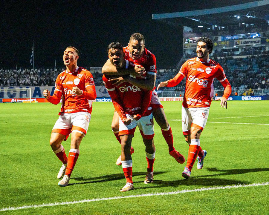 Vila arranca empate diante do Avaí, mas não rompe barreira e continua fora do G4