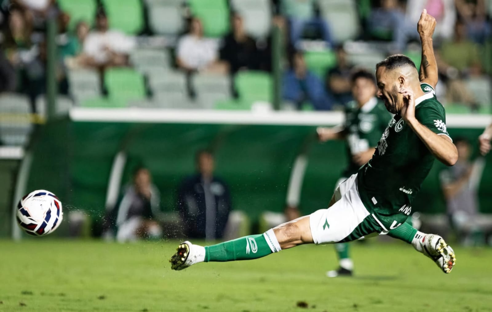 Tadeu perde pênalti, mas Anselmo Ramon faz e Goiás empata com Remo como líder do 1º turno da Série B