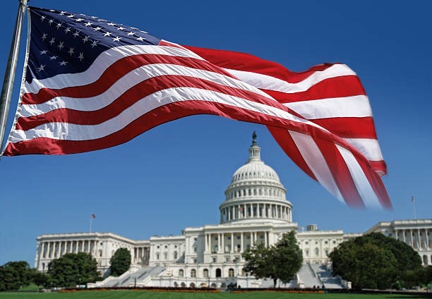 Senadores brasileiros viajam a Washington para tentar evitar tarifa de 50% dos EUA