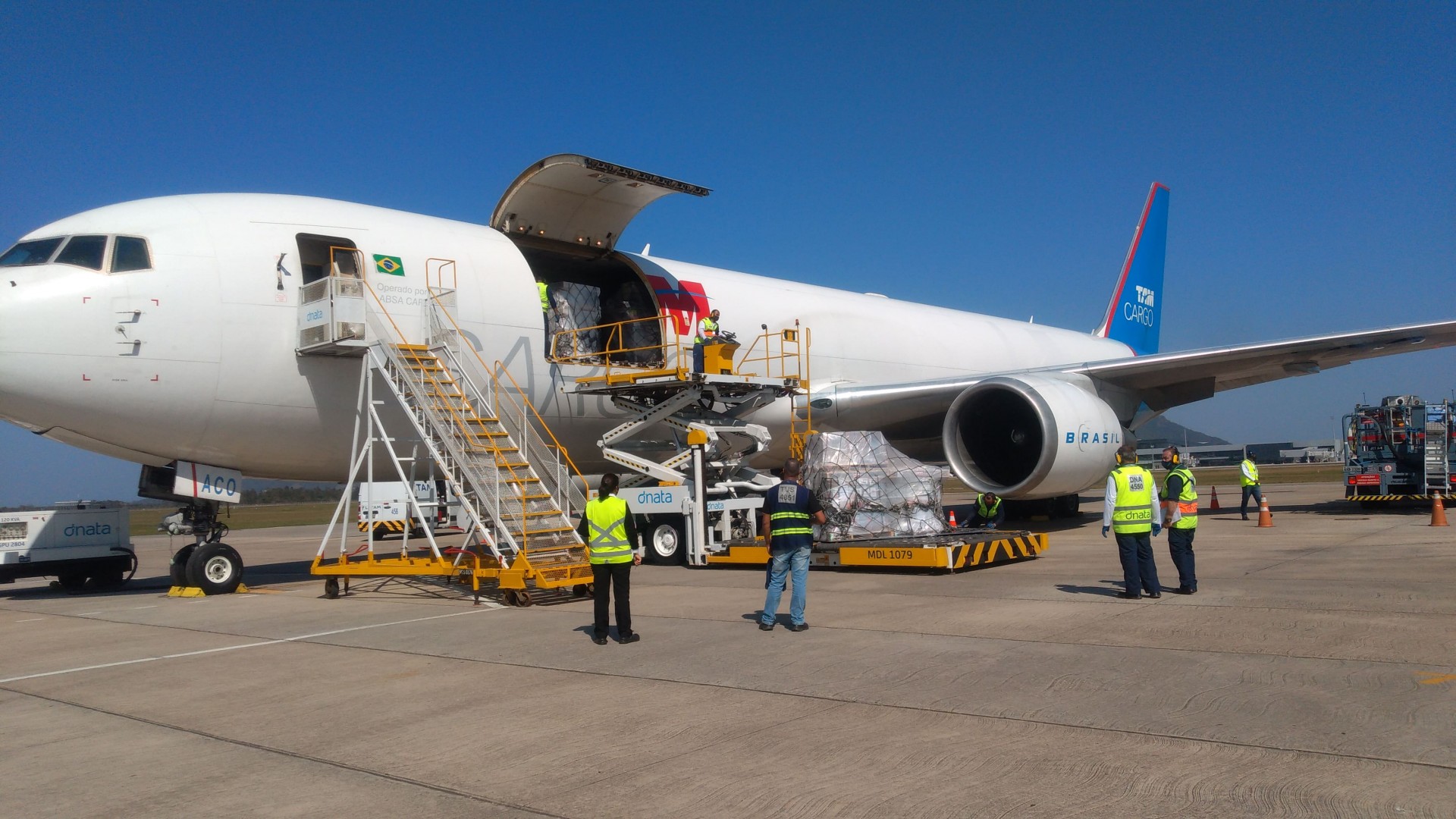 Aeroportos brasileiros registram surto de exportações aéreas antes de tarifaço dos EUA