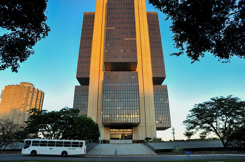 Presidente do BC evita revelar valor desviado em mega ataque hacker e garante segurança do Pix