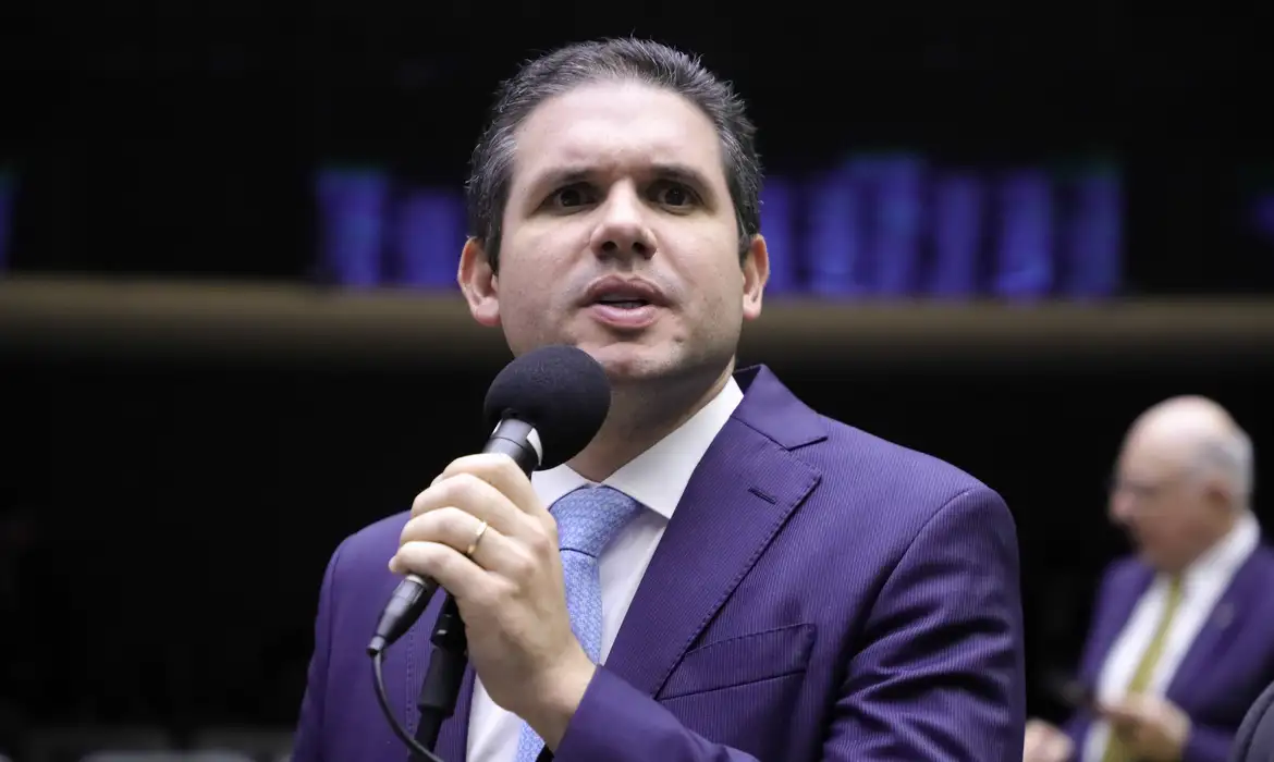 Câmara dos Deputados gasta R$ 1 bilhão por ano com funcionários sem controle efetivo