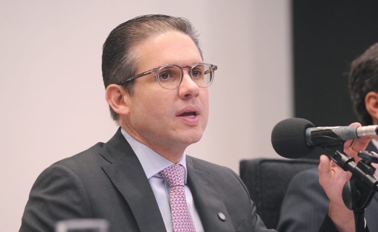 Reunião de líderes na Câmara tem desagravo a Motta e críticas ao governo Lula