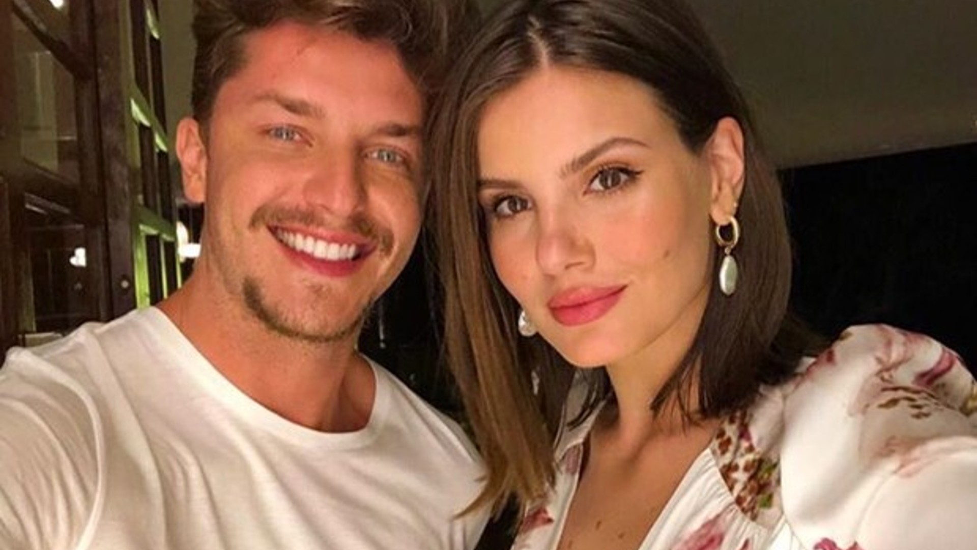 Camila Queiroz e Klebber Todelo anunciam gravidez do primeiro filho