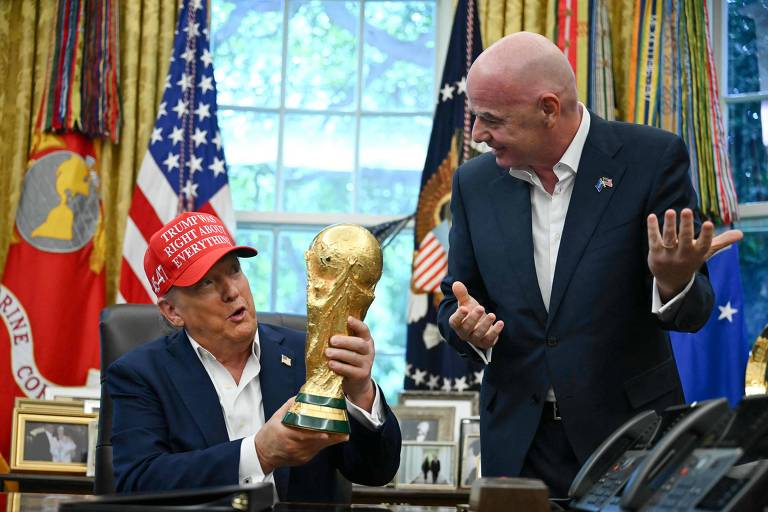 Trump e Infantino em anúncio da data do sorteio para Copa de 2026