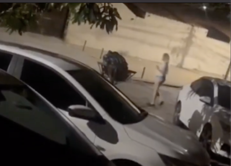Pastor é flagrado de calcinha e peruca próximo a bar em Goiânia e alega 'investigação particular'
