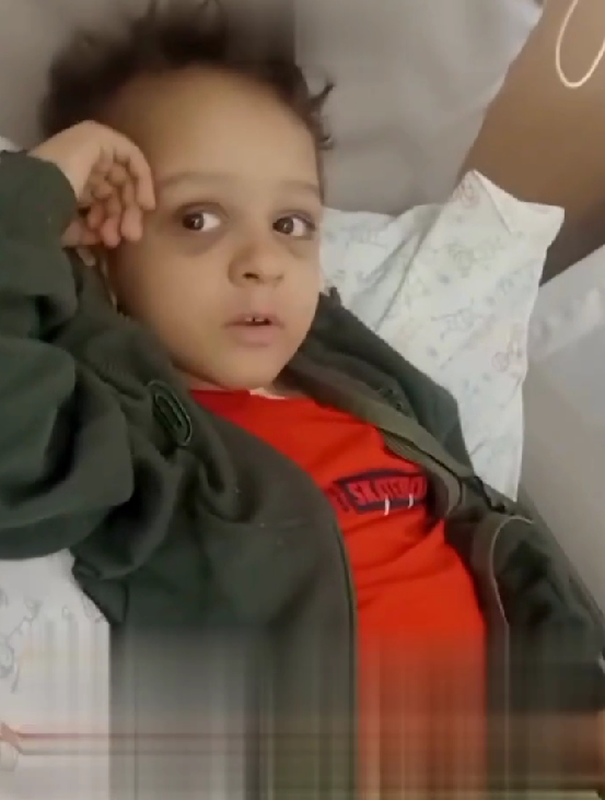 Menino de quatro anos comove o país ao orar por cura contra câncer raro