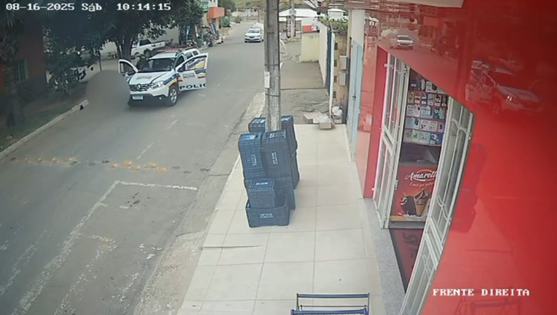 Ataque a facadas contra policial termina com morte de agressor em Minas