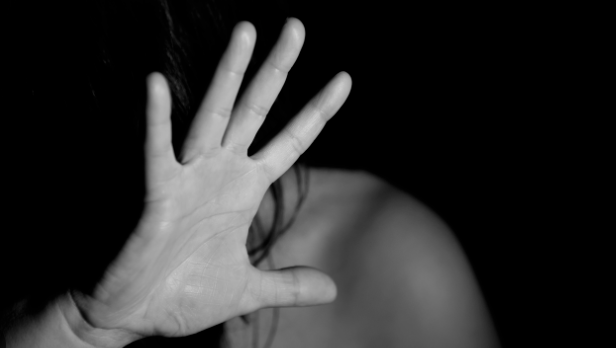 Pai é preso por abuso sexual contra filha deficiente em Goiás