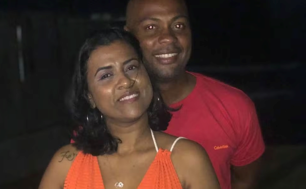 Mulher é assassinada com marreta na frente das filhas em apartamento