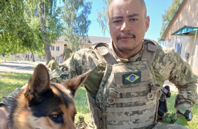Morador de Formosa deserta da guerra na Ucrânia para ficar próximo da família