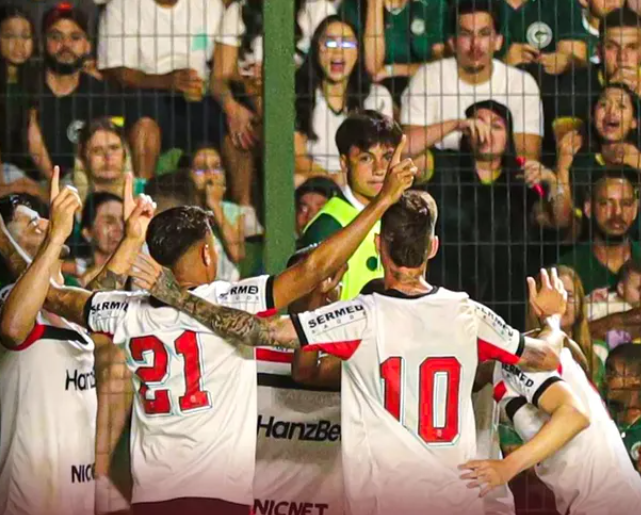 Com a derrota, o Goiás desperdiça a chance de chegar aos 44 pontos e distanciar do vice-líder Coritiba que tem 43