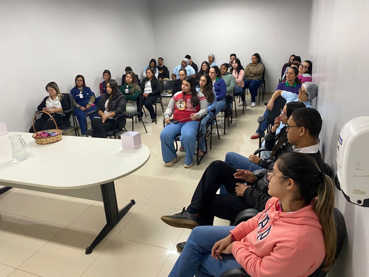 Policlínica de Quirinópolis encerra CIPA com palestra sobre saúde mental