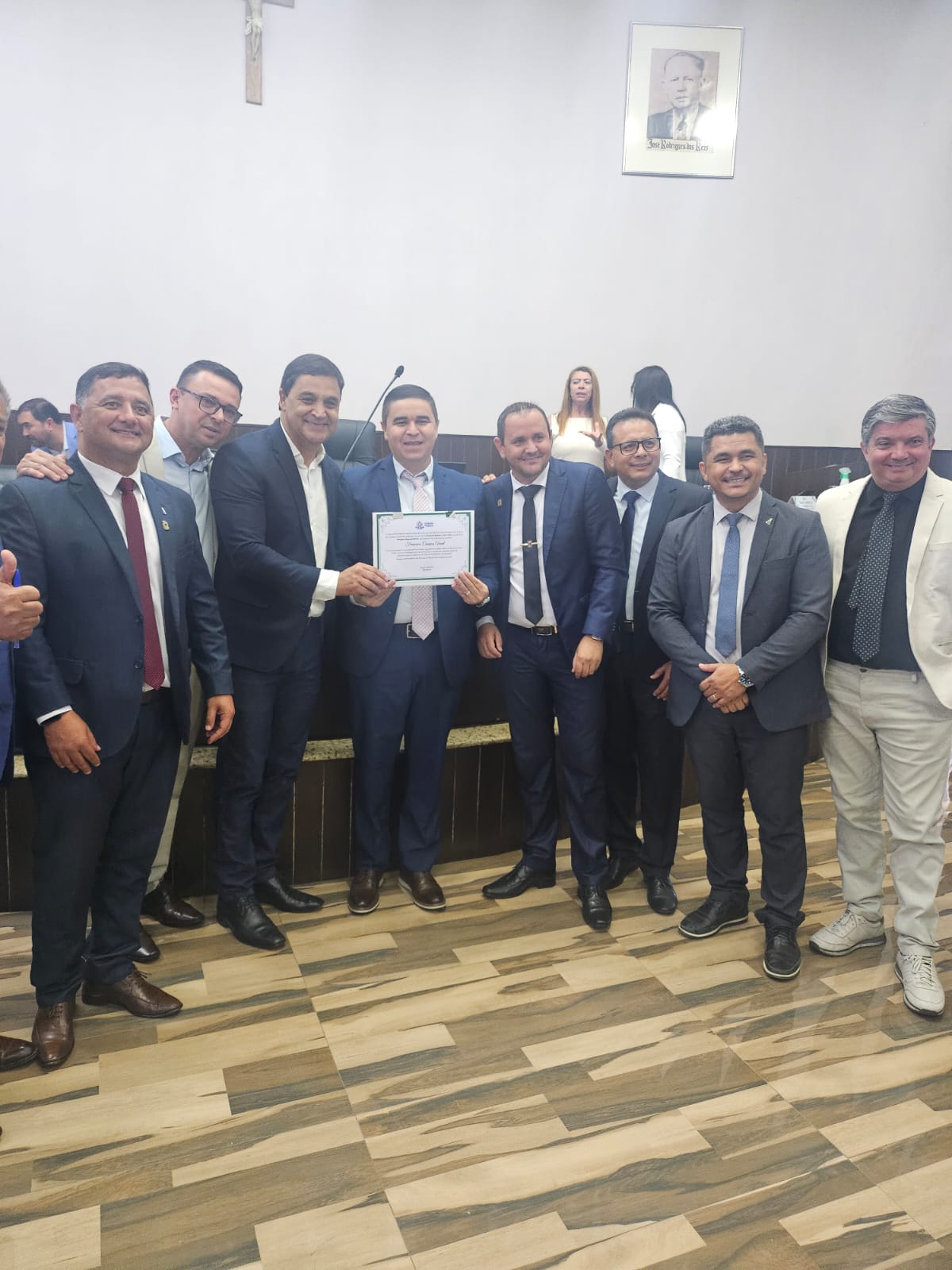 Diretor do HEL recebe homenagem na Câmara de Luziânia