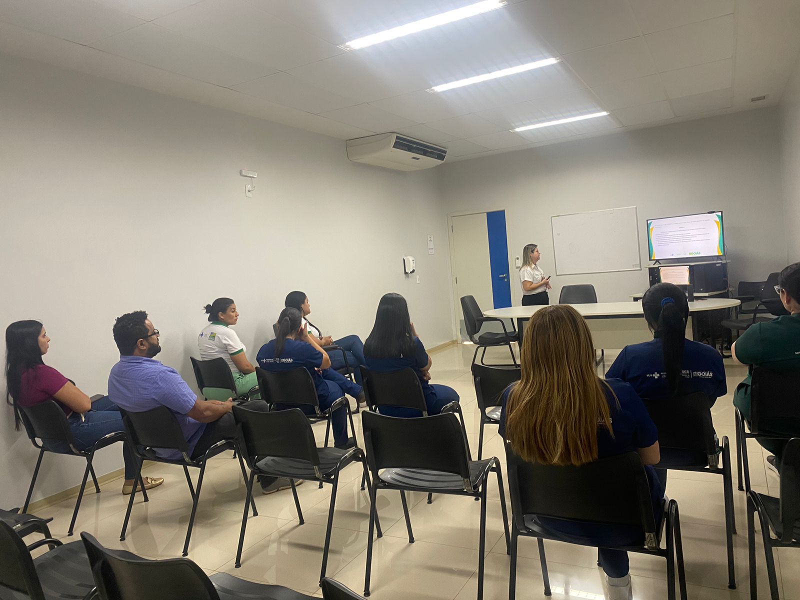 Policlínica de Quirinópolis capacita equipe sobre resíduos de saúde e segurança