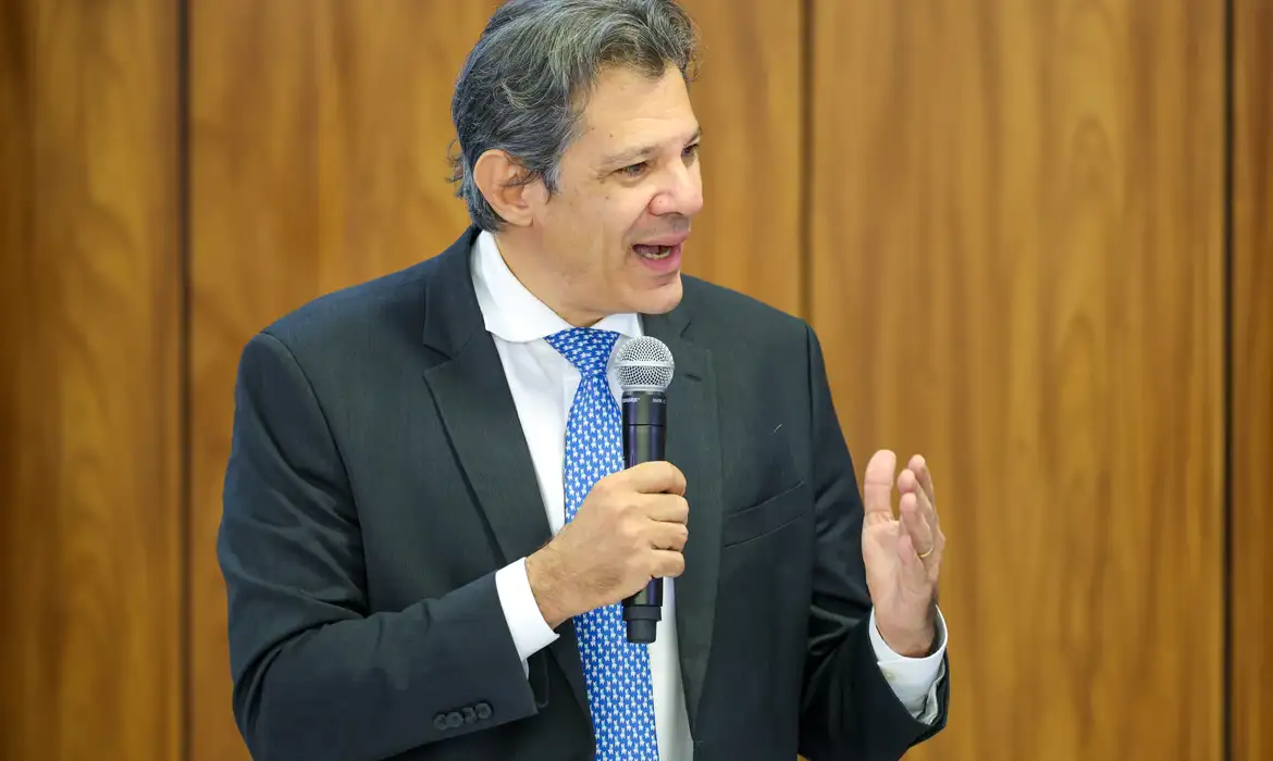 Haddad rebate críticas e defende posicionamento comercial do Brasil