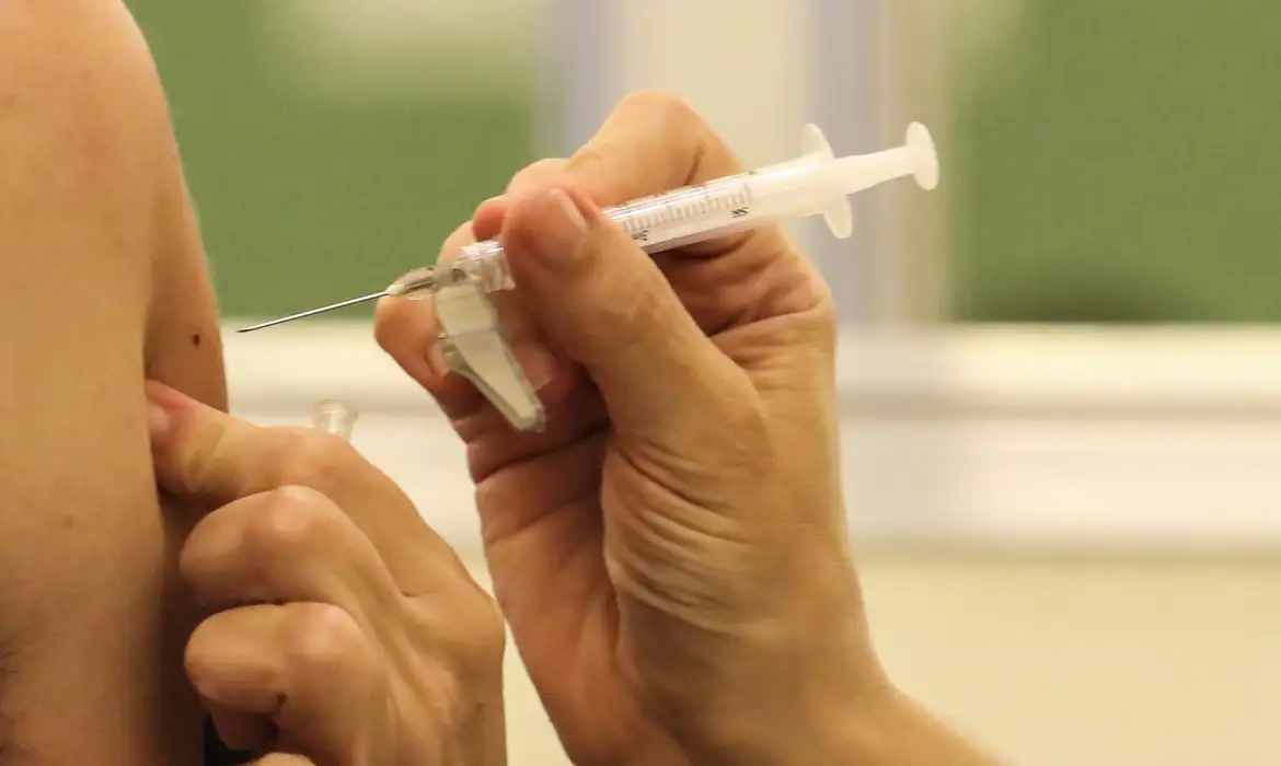 Vacina contra Influenza volta a ser exclusiva para grupos prioritários em Goiás