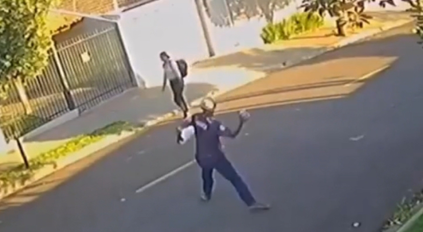 Ataque de morador em situação de rua deixa jovem ferida em via pública