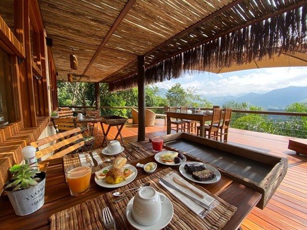 Para fazer reserva em hotel tem que pagar?