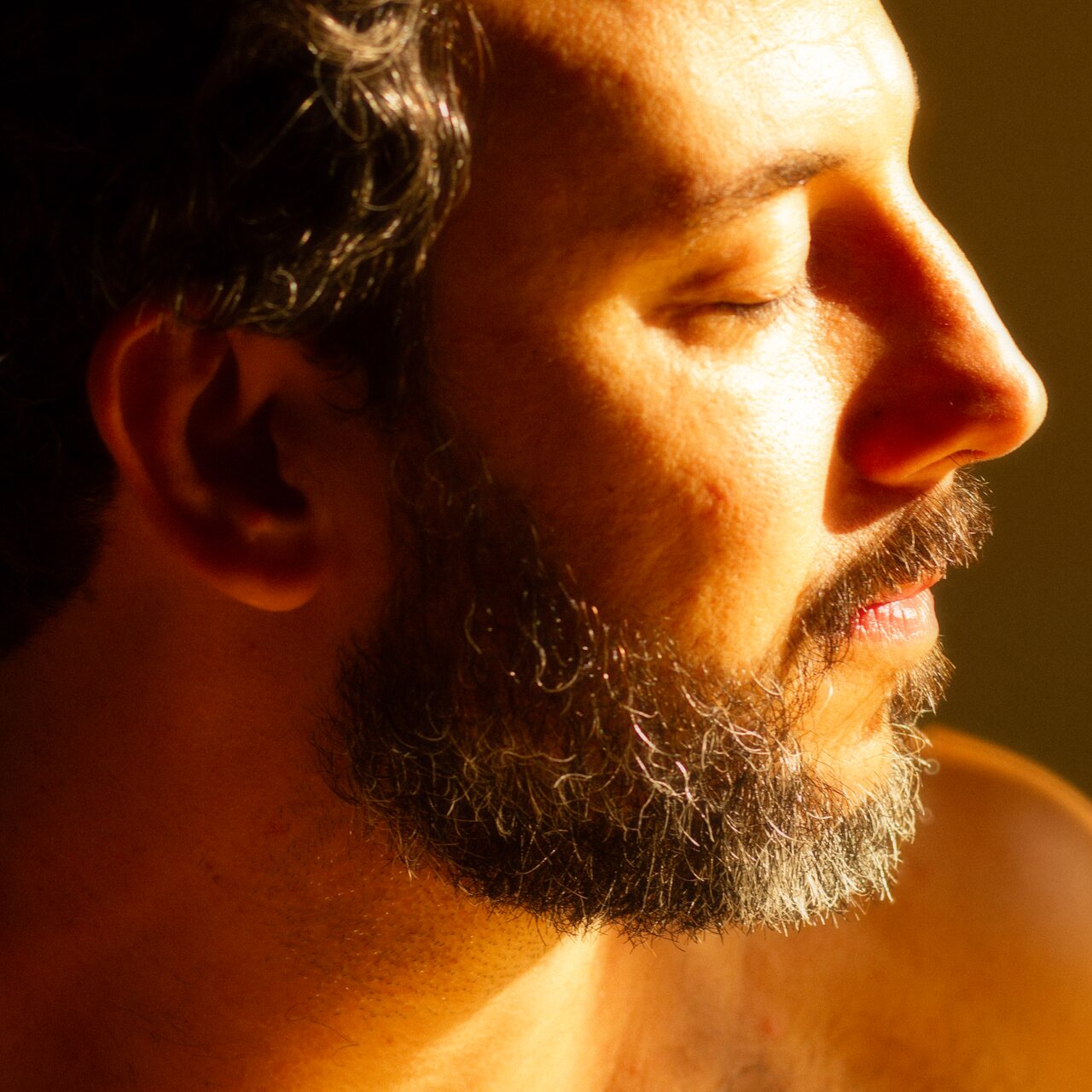 Pedro Mann faz travessia serena em novo disco