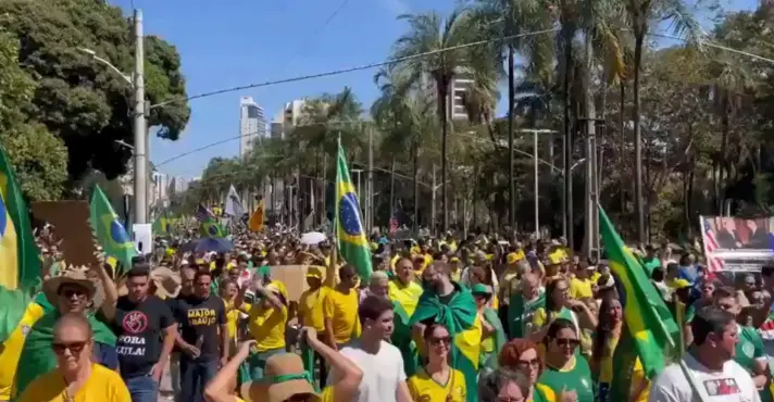 Ato 'Reaja Brasil' leva manifestantes à Praça Tamandaré em apoio a Bolsonaro, contra Lula e Moraes