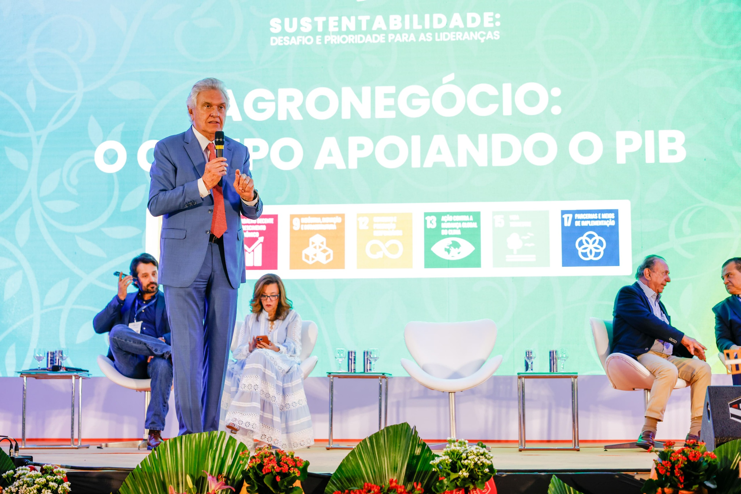 Caiado destaca avanço tecnológico do agro goiano em palestra em Holambra