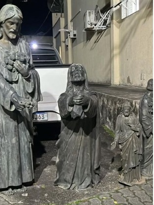 Grupo é preso com estátuas sacras e lápides furtadas de Minas Gerais no RJ