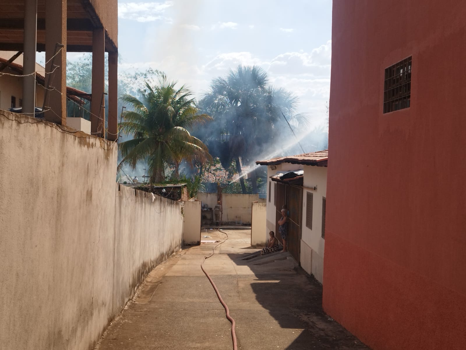 Incêndio atinge mata ciliar em Caldas Novas e mobiliza Corpo de Bombeiros