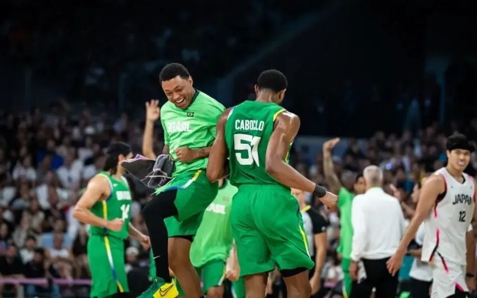 Principais jogadores do Brasil (Yago e Caboclo) em celebração