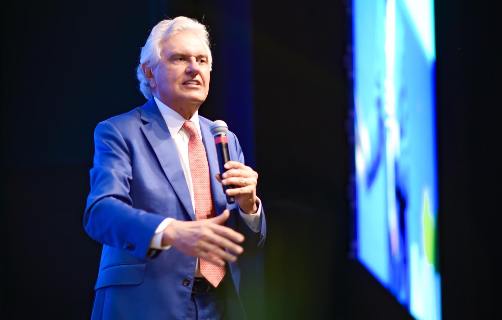 "Serei candidato em 2026 e vou me impor", diz Caiado em debate com prefeito de Recife