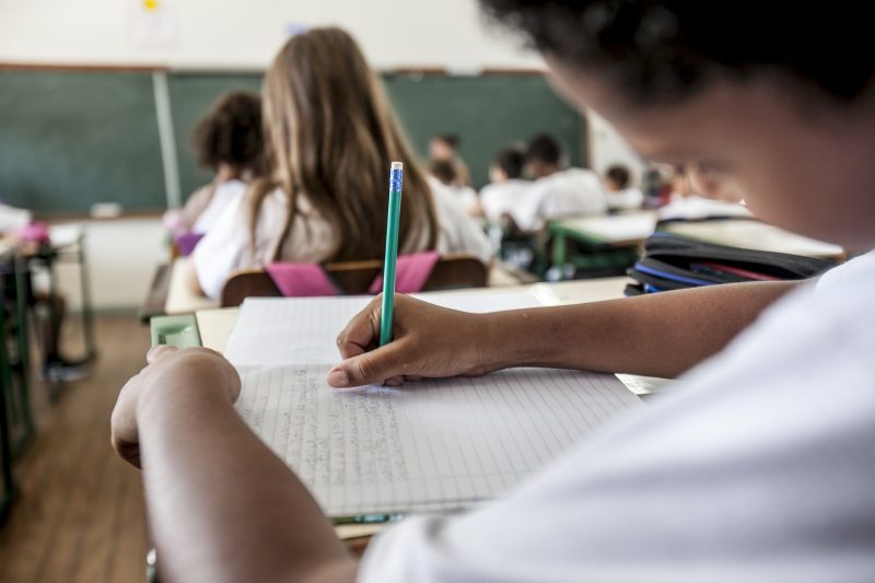 Um quinto dos jovens que não trabalham nem estudam é analfabeto funcional