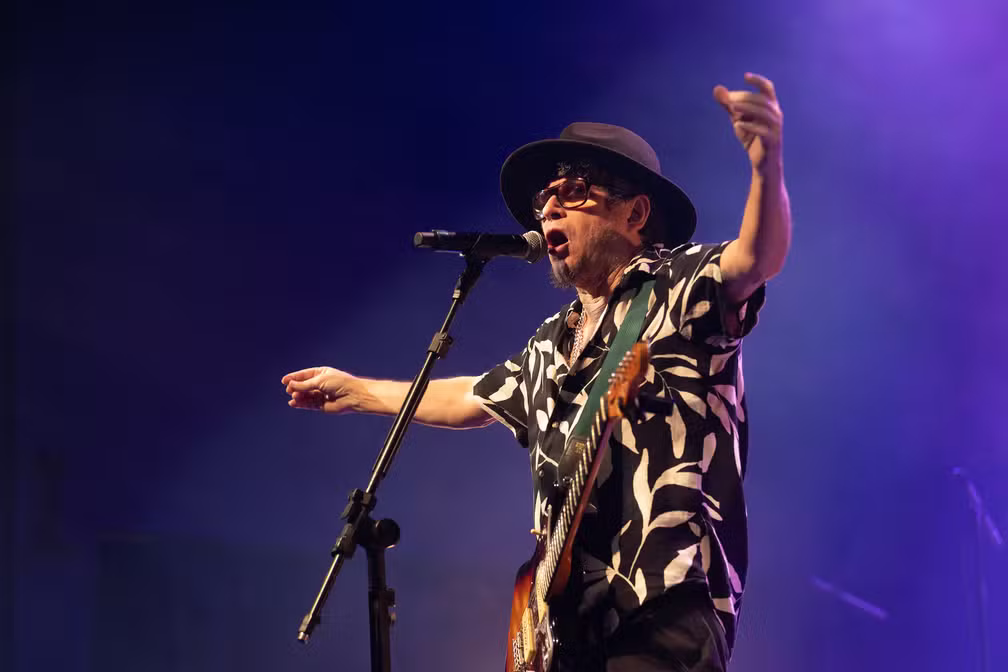 Mundo Livre S/A celebra obra-prima em disco ao vivo