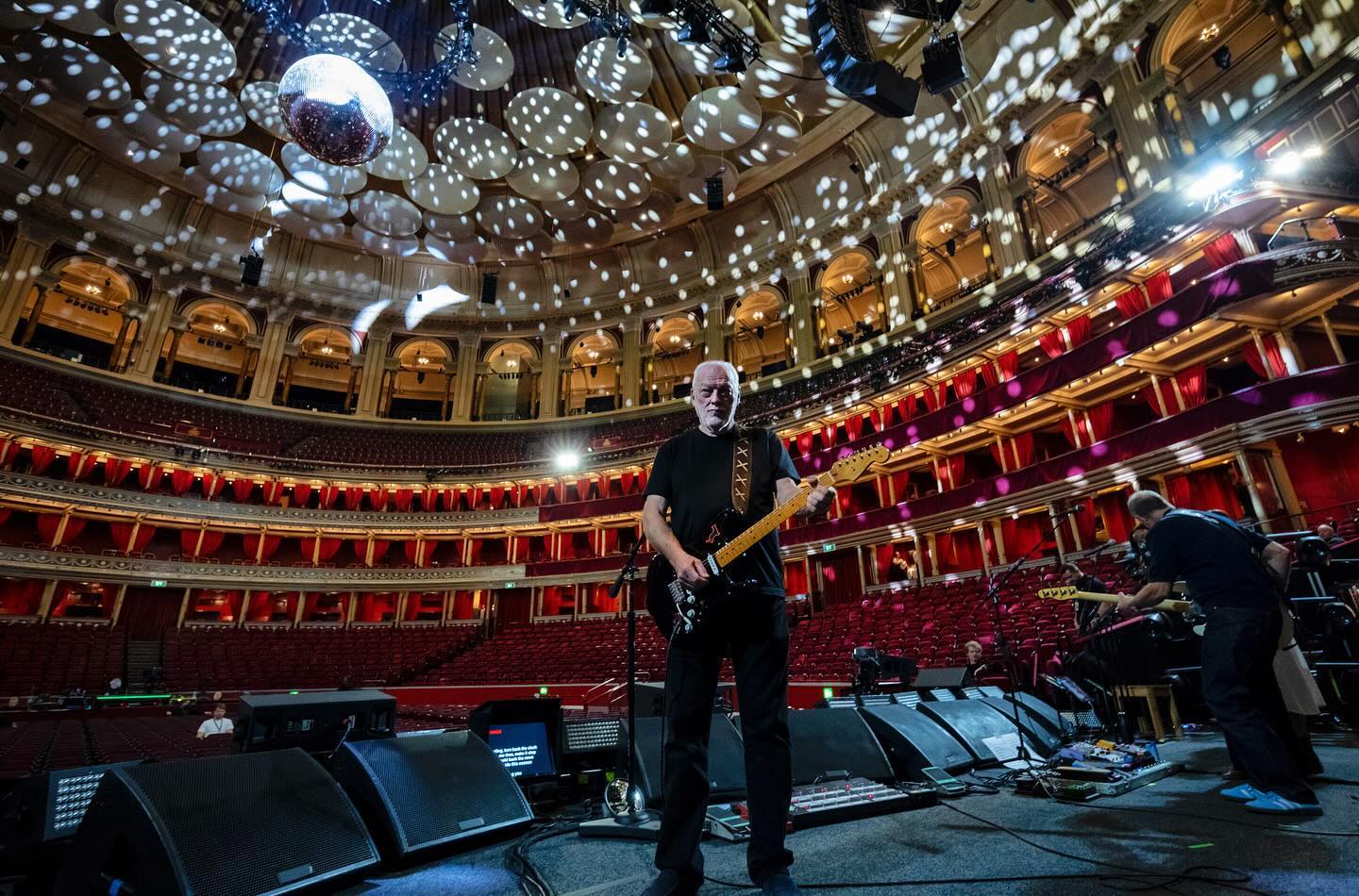 David Gilmour vira gladiador da guitarra nos cinemas goianos