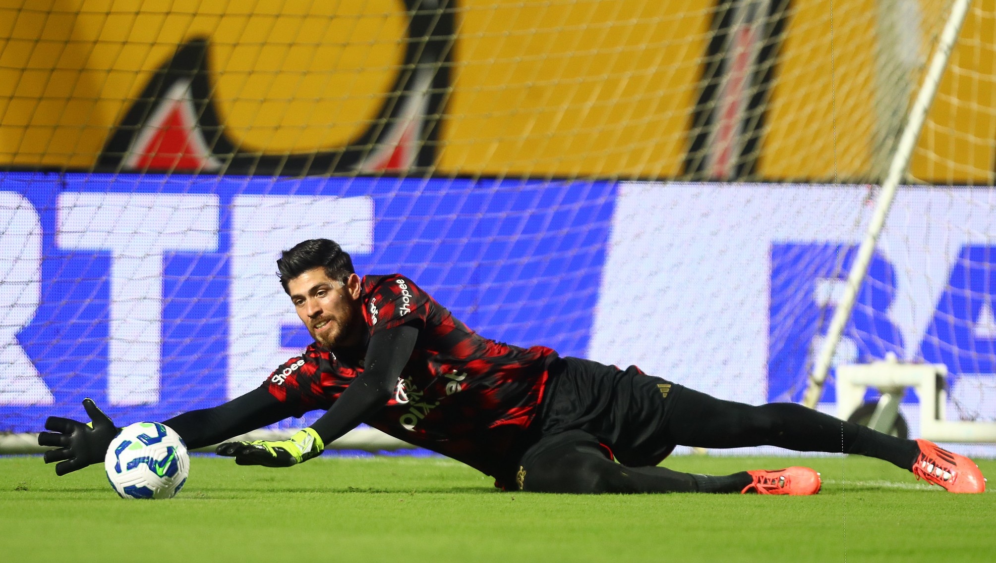 Rossi se destaca como especialista em pênaltis no Flamengo