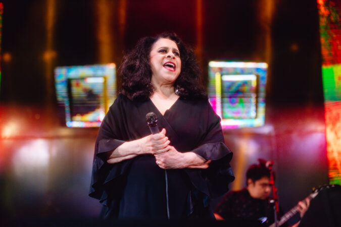 Gal Costa reaparece em single triplo extraído de último show