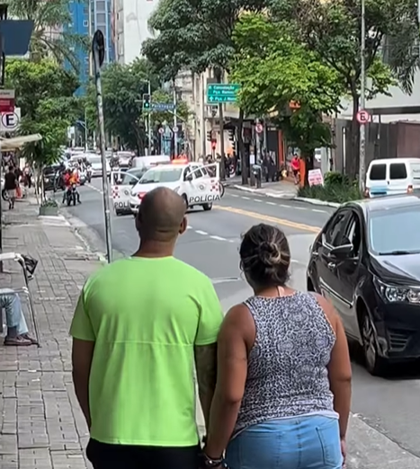 O condutor subiu na calçada e atingiu o agente que se posicionava para realizar o cerco