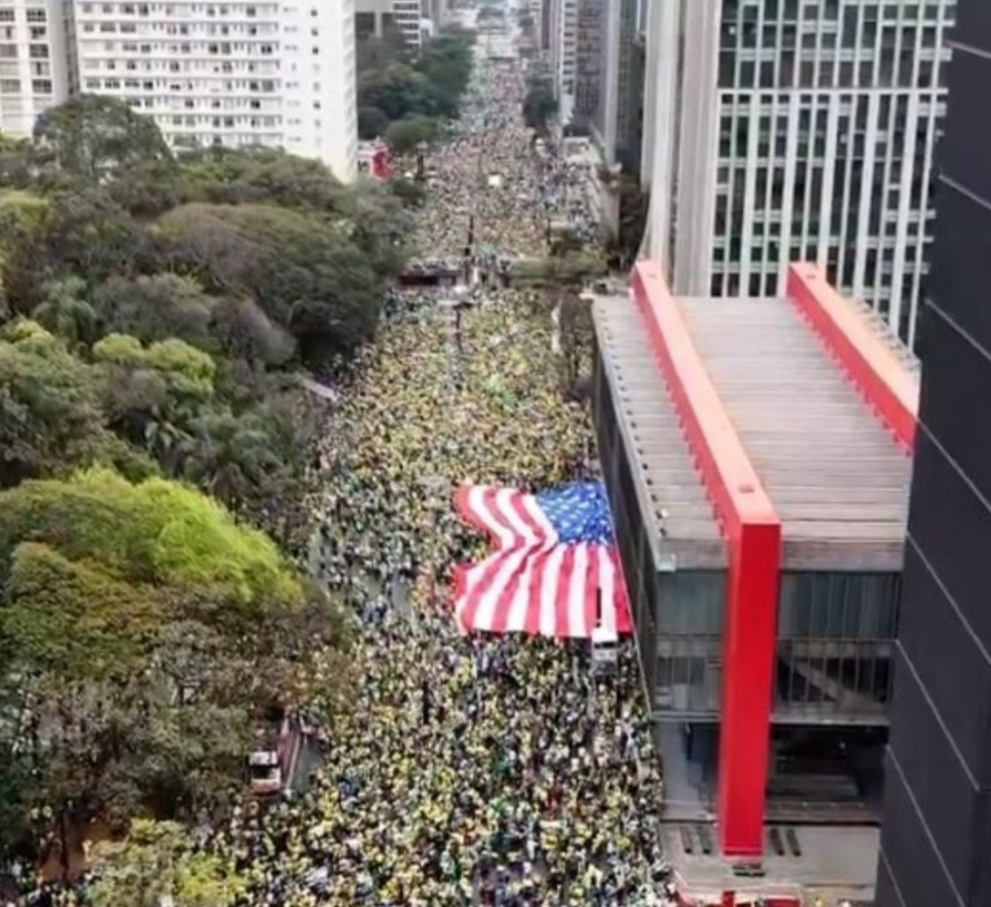 Bolsonaristas ocupam avenida Paulista em ato por anistia e contra o STF