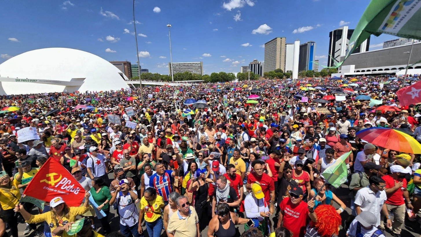 Protestos contra PEC da Blindagem e Anistia reúnem artistas e movimentos em mais de 30 cidades