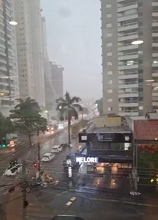 Vídeo: Intensidade de temporal e granizo surpreendem Goiânia no final da tarde e trazem transtornos