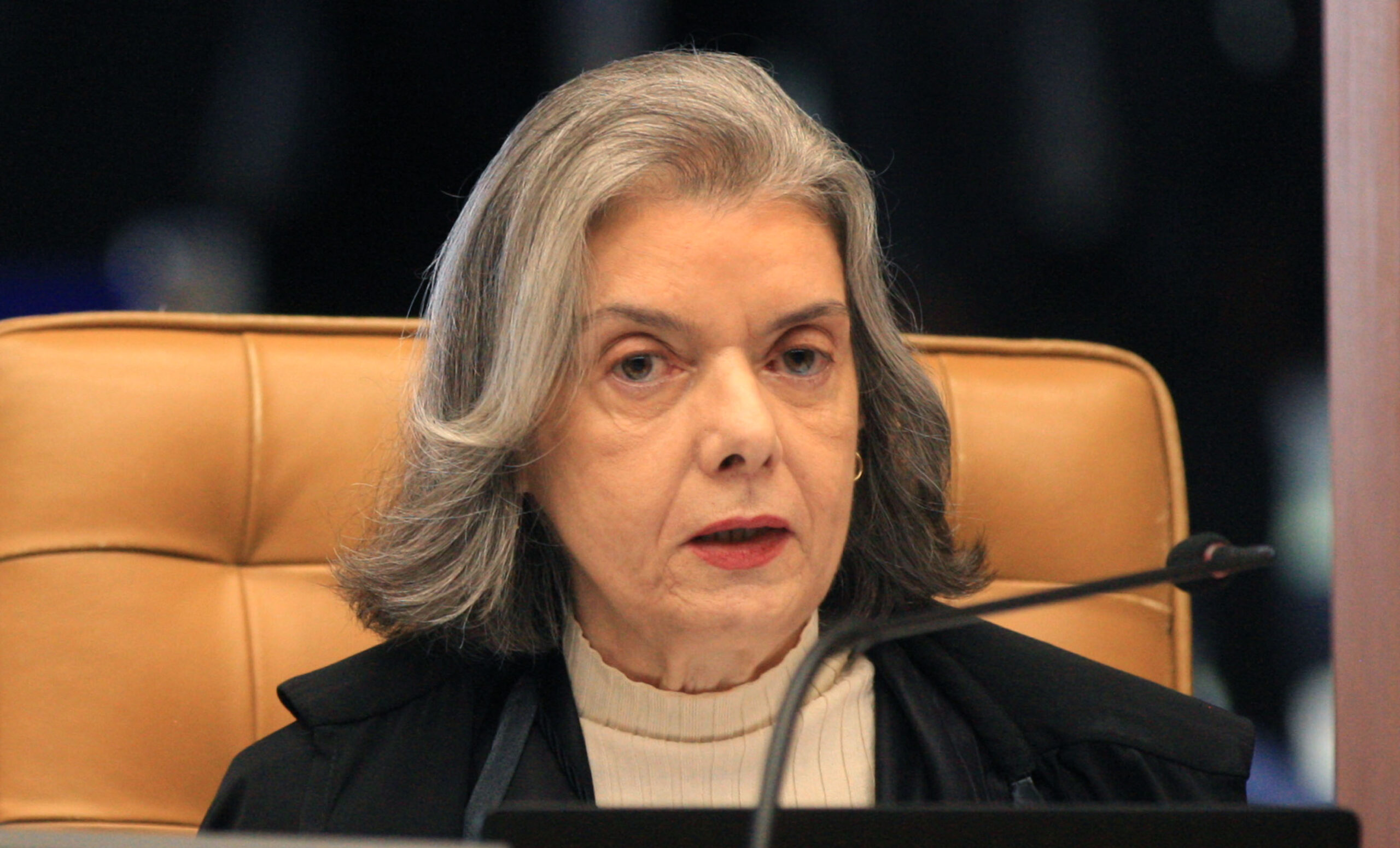 Cármen Lúcia assume protagonismo e pode definir destino de Bolsonaro