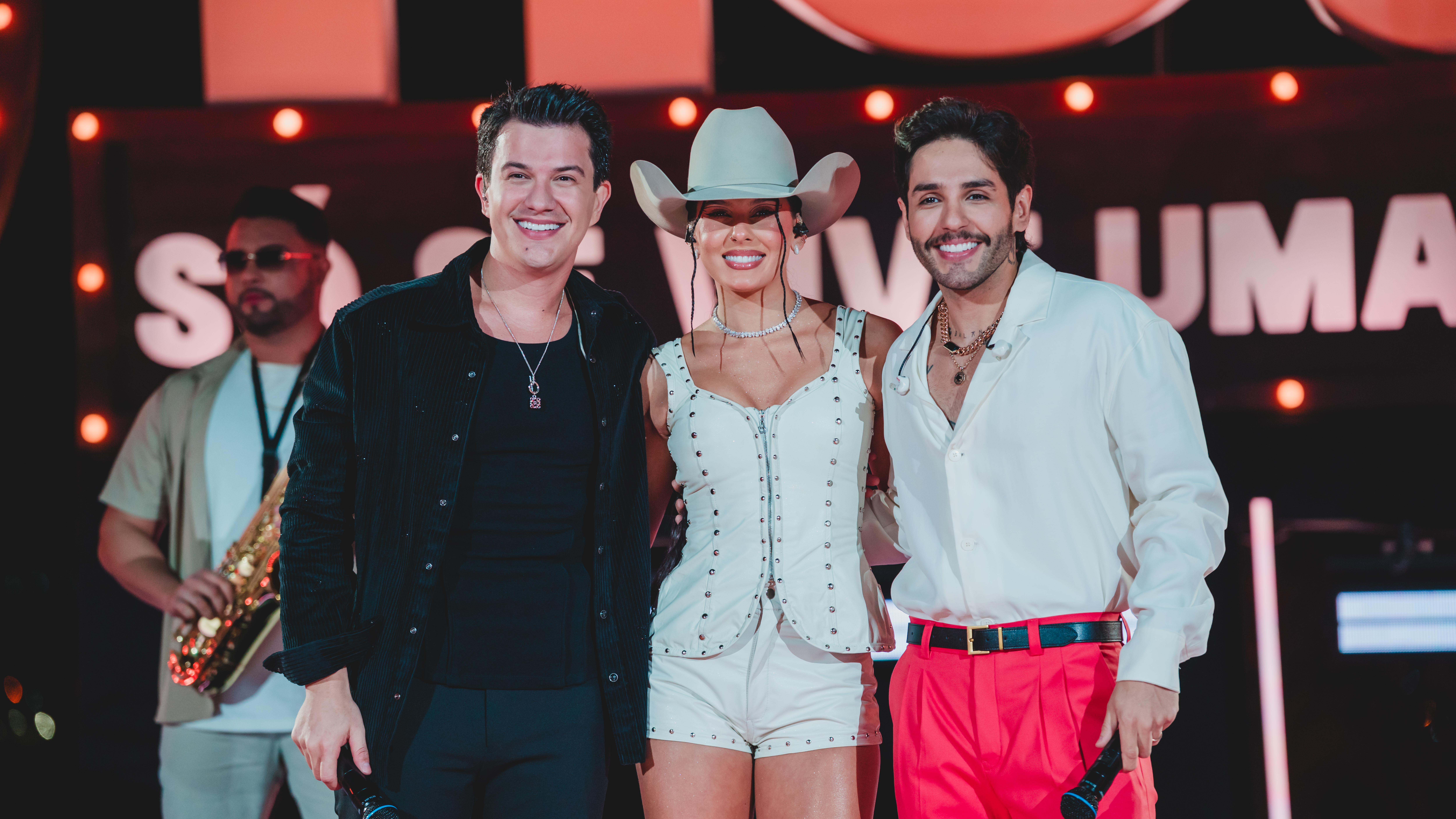 Com Ana Castela, Hugo &amp; Guilherme divulgam “Só Se Vive Uma Vez vol. 1”
