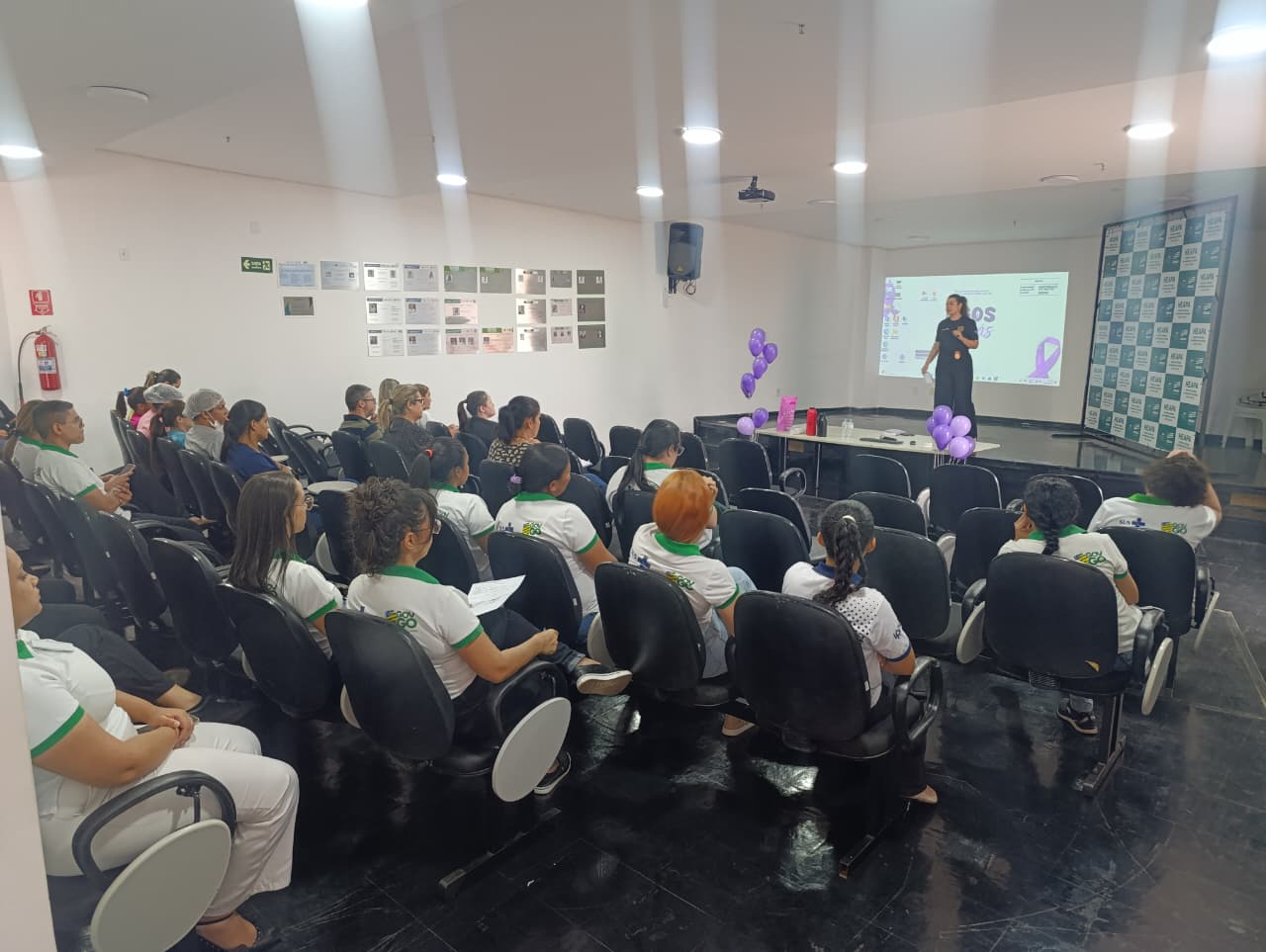 Heapa realiza ação do Agosto Lilás em parceria com a DEAM e a UEG