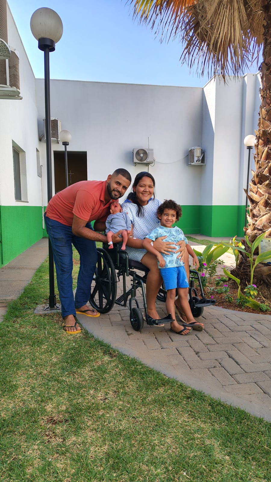 HEL aproxima famílias de recém-nascidos com visita humanizada