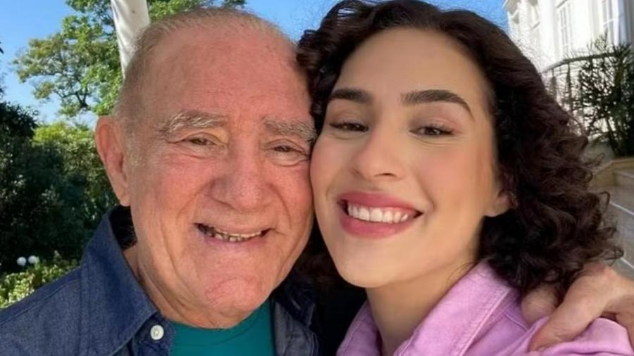 Filha de Renato Aragão se pronuncia após ser acusada de colocar o pai em asilo