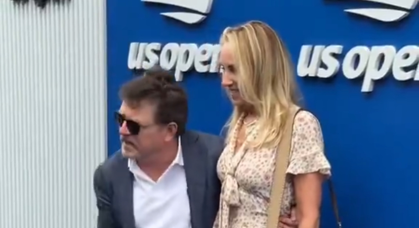 Michael J. Fox, 64, enfrenta o Parkinson e emociona ao fazer rara aparição no US Open em Nova York