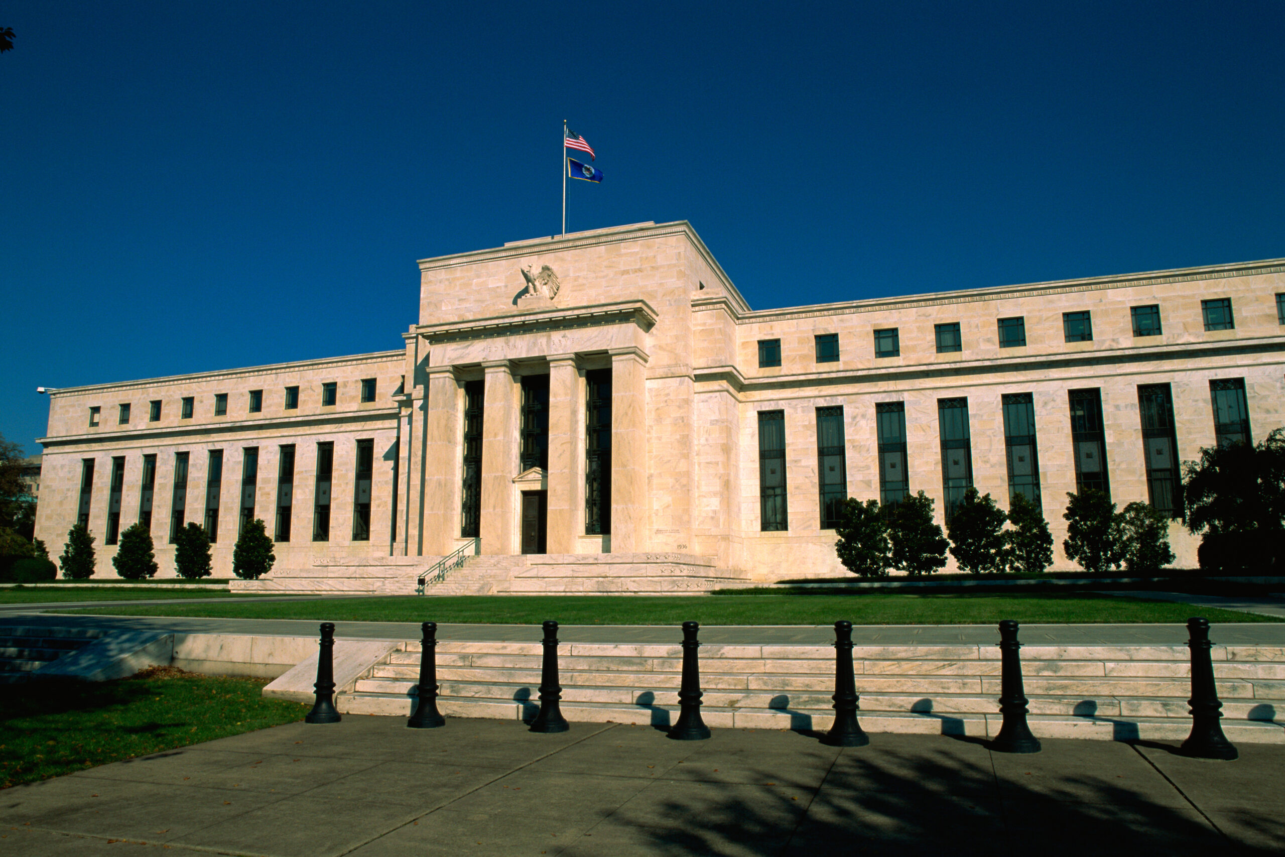Com divisões internas, FED realiza primeiro corte de juros dos EUA em 2025