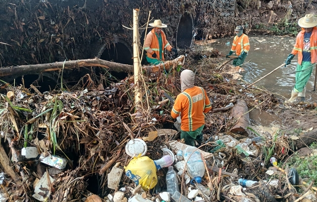 Comurg retira 110 toneladas de lixo da Marginal Botafogo em Goiânia