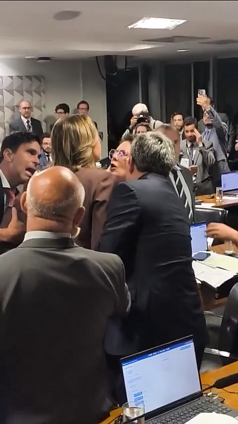 Briga entre senadora e deputada interrompe CPMI do INSS em dia de votação tensa