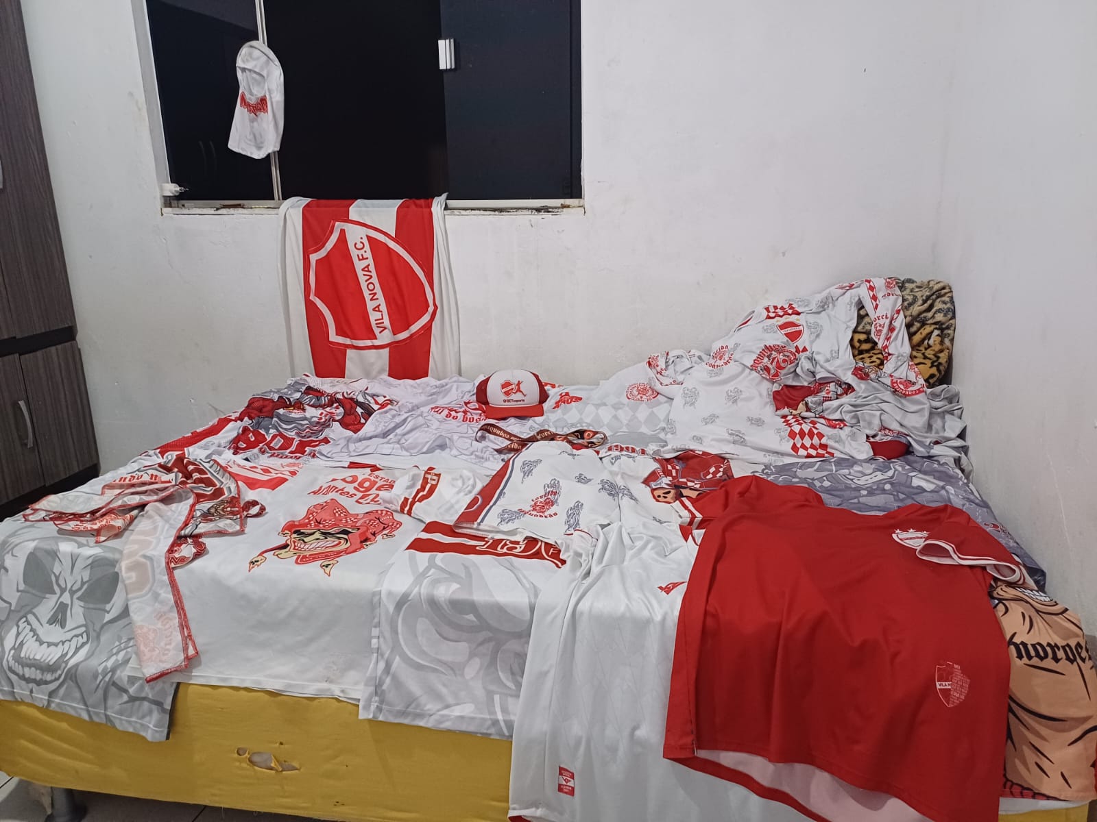 Torcida organizada do Vila Nova tem membros presos em ação policial