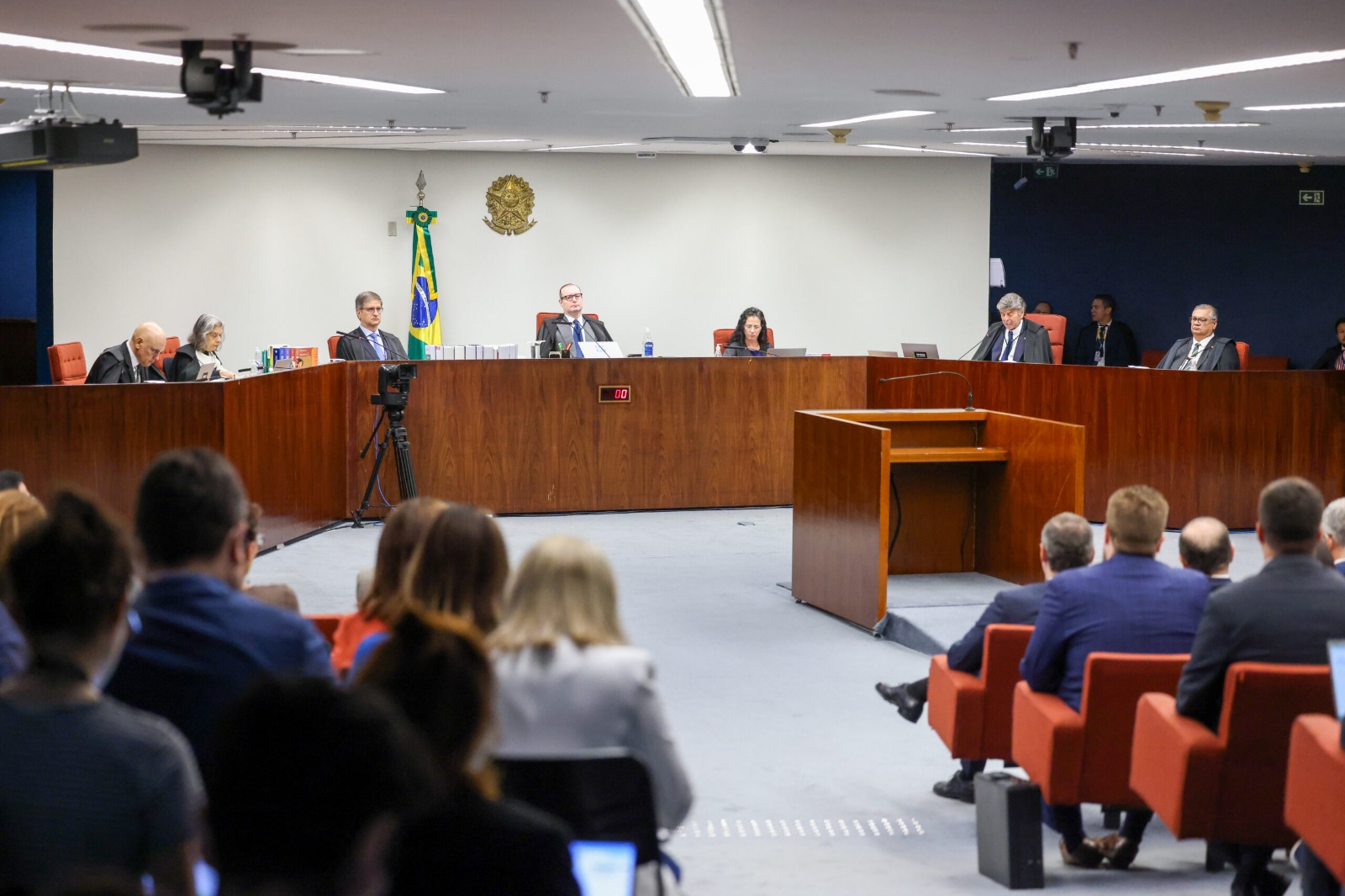 Fux vota pela anulação de processo contra Bolsonaro por incompetência do STF